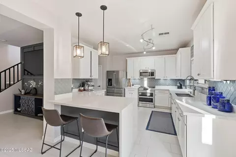 Kitchen - 5952 E Sanderling Dr, Tucson, AZ 85756 photo 6 of 12