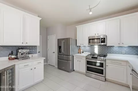 Kitchen - 5952 E Sanderling Dr, Tucson, AZ 85756 photo 7 of 12