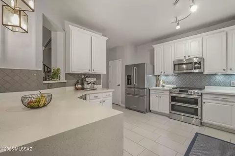 Kitchen - 5952 E Sanderling Dr, Tucson, AZ 85756 photo 2 of 12