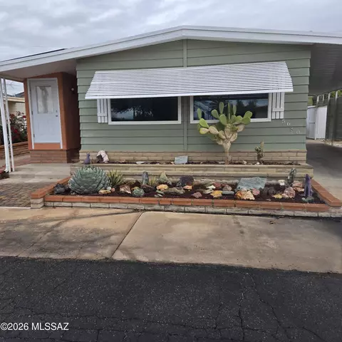 5680 W Flying W St, Tucson, AZ 85713
