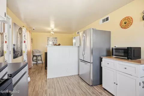 Kitchen - 336 E 24th St, Tucson, AZ 85713 photo 4 of 4