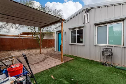 Exterior - 1025 E 28th St, Tucson, AZ 85713 photo 8 of 12