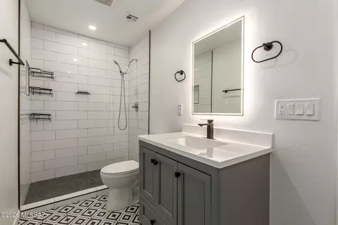 Bath - 1025 E 28th St, Tucson, AZ 85713 photo 1 of 2