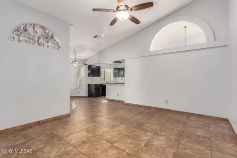 Living - 5331 W Eaglestone Loop, Tucson, AZ 85742 photo 2 of 6