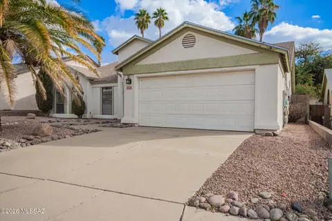 Exterior - 5331 W Eaglestone Loop, Tucson, AZ 85742 photo 4 of 9