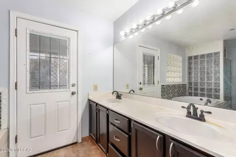 Bath - 5331 W Eaglestone Loop, Tucson, AZ 85742 photo 1 of 3