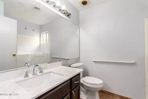 Bath - 5331 W Eaglestone Loop, Tucson, AZ 85742 photo 3 of 3