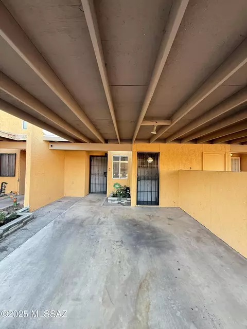 712 W Limberlost Dr #36, Tucson, AZ 85705