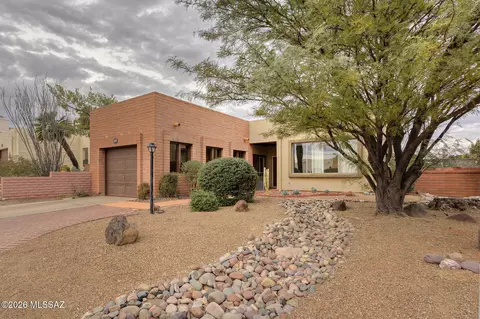 1020 W Camino Velasquez, Green Valley, AZ 85622