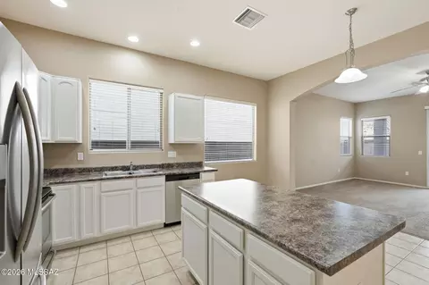 Kitchen - 12549 E Red Canyon Pl, Vail, AZ 85641 photo 4 of 5