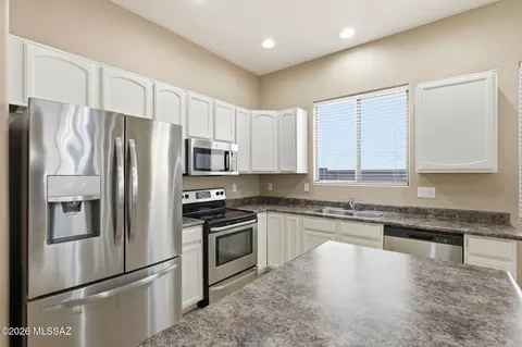 Kitchen - 12549 E Red Canyon Pl, Vail, AZ 85641 photo 5 of 5