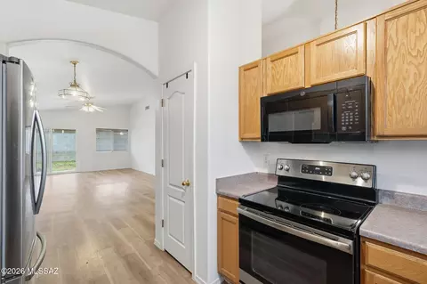 Entry Way - 6412 E David Dr, Tucson, AZ 85730 photo 1 of 2