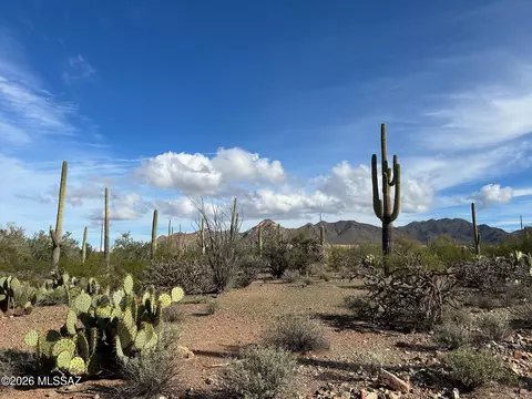 2002 N Semrai Ln, Tucson, AZ 85743