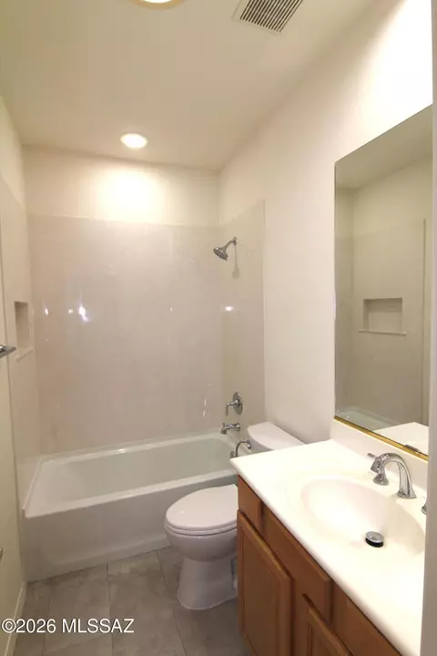 Bath - 2177 N Split Rock Pl, Tucson, AZ 85749 photo 3 of 4