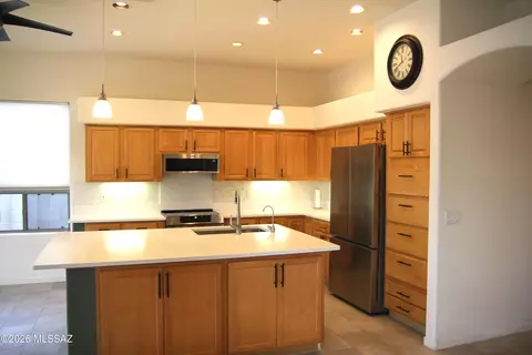 Kitchen - 2177 N Split Rock Pl, Tucson, AZ 85749 photo 3 of 4