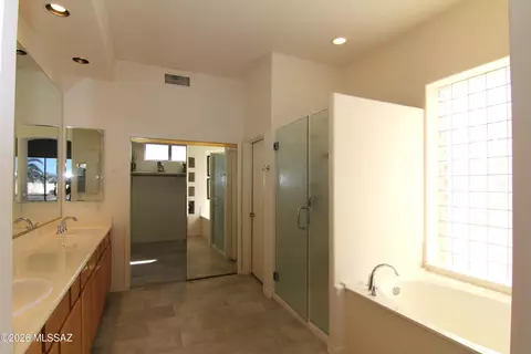 Bath - 2177 N Split Rock Pl, Tucson, AZ 85749 photo 1 of 4