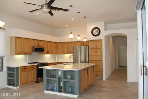 Kitchen - 2177 N Split Rock Pl, Tucson, AZ 85749 photo 4 of 4