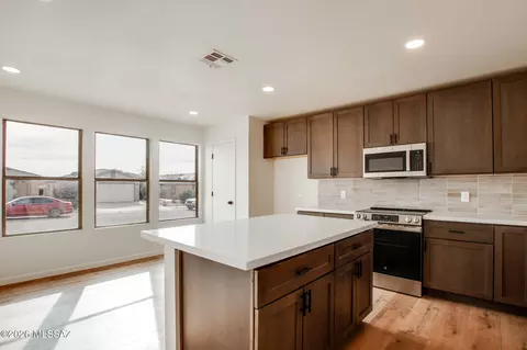 Kitchen - 9999 E Deer Trl, Tucson, AZ 85748 photo 4 of 4
