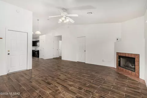 Living - 433 E Geronimo Bluff Loop, Tucson, AZ 85705 photo 1 of 3