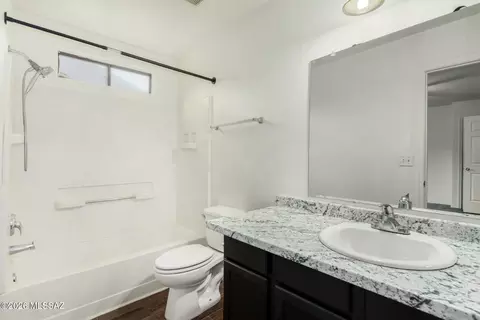 Bath - 433 E Geronimo Bluff Loop, Tucson, AZ 85705 photo 1 of 2