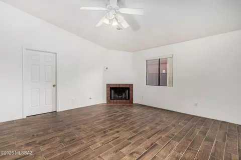 Living - 433 E Geronimo Bluff Loop, Tucson, AZ 85705 photo 3 of 3