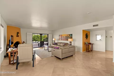 Living - 6441 Via Algardi, Tucson, AZ 85750 photo 3 of 4