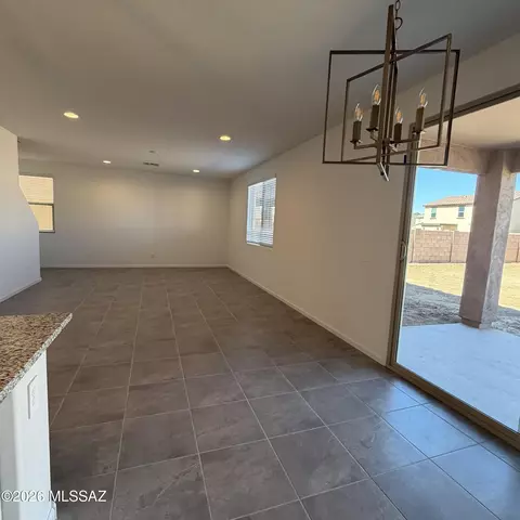 772 W Calle Cubeta, Sahuarita, AZ 85629