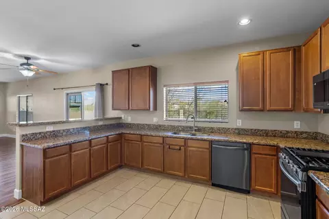 Kitchen - 511 E Sterling Canyon Dr, Vail, AZ 85641 photo 2 of 4