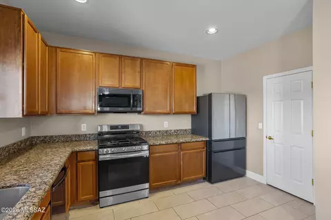 Kitchen - 511 E Sterling Canyon Dr, Vail, AZ 85641 photo 4 of 4