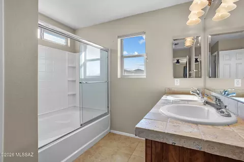 Bath - 511 E Sterling Canyon Dr, Vail, AZ 85641 photo 3 of 4