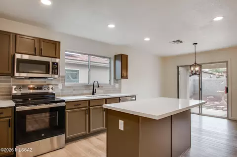 9410 E Grapevine Spring Pl, Tucson, AZ 85710