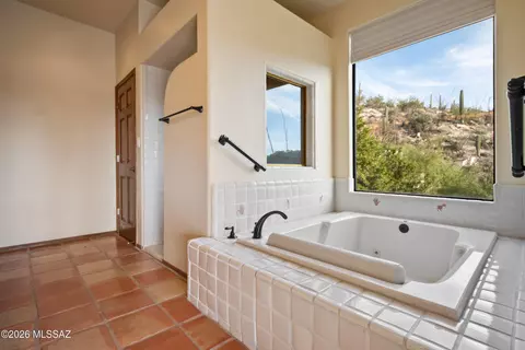 Bath - 13630 E Sahuaro Sunset Rd, Tucson, AZ 85749 photo 2 of 5