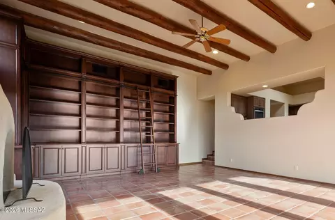 Living - 13630 E Sahuaro Sunset Rd, Tucson, AZ 85749 photo 5 of 6