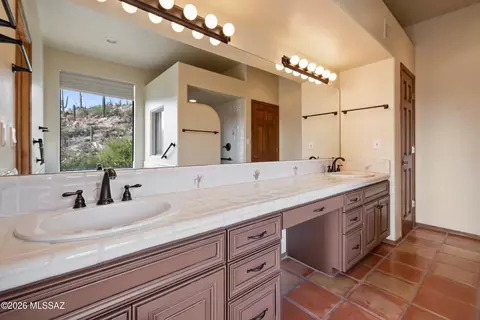 Bath - 13630 E Sahuaro Sunset Rd, Tucson, AZ 85749 photo 3 of 5