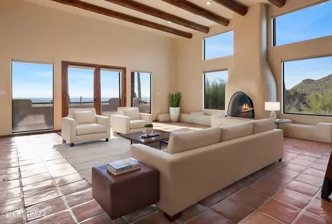 Living - 13630 E Sahuaro Sunset Rd, Tucson, AZ 85749 photo 1 of 6