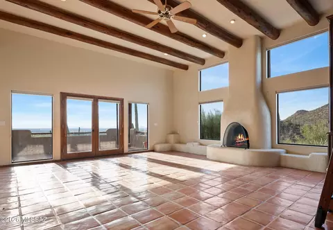 Living - 13630 E Sahuaro Sunset Rd, Tucson, AZ 85749 photo 2 of 6