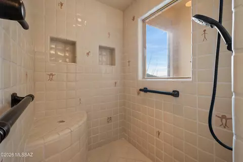 Bath - 13630 E Sahuaro Sunset Rd, Tucson, AZ 85749 photo 4 of 5