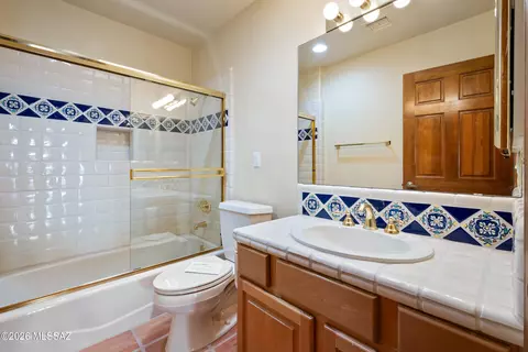 Bath - 13630 E Sahuaro Sunset Rd, Tucson, AZ 85749 photo 1 of 5