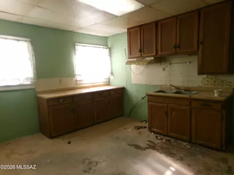 Kitchen - 418 S Curtis Ave, Willcox, AZ 85643 photo 2 of 2