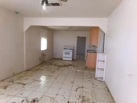 Living - 418 S Curtis Ave, Willcox, AZ 85643 photo 2 of 3