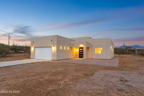 1803 Japon Ct, Rio Rico, AZ 85648
