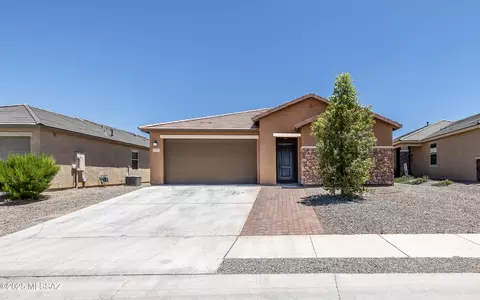 8820 E Stone Meadow Cir, Tucson, AZ 85730