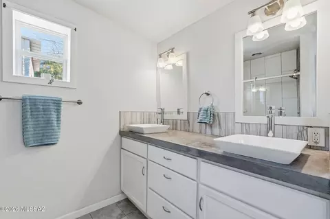 Bath - 8932 E 39th St, Tucson, AZ 85730 photo 1 of 3