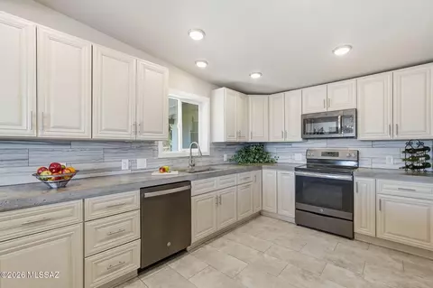 Kitchen - 8932 E 39th St, Tucson, AZ 85730 photo 3 of 4