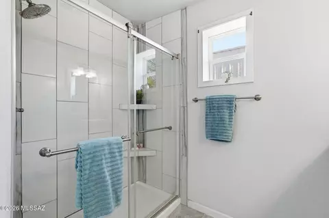 Bath - 8932 E 39th St, Tucson, AZ 85730 photo 2 of 3