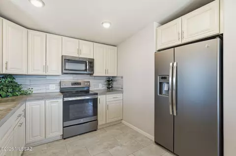 Kitchen - 8932 E 39th St, Tucson, AZ 85730 photo 4 of 4