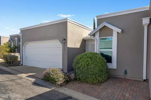 6312 N Willowbrook Dr, Tucson, AZ 85704