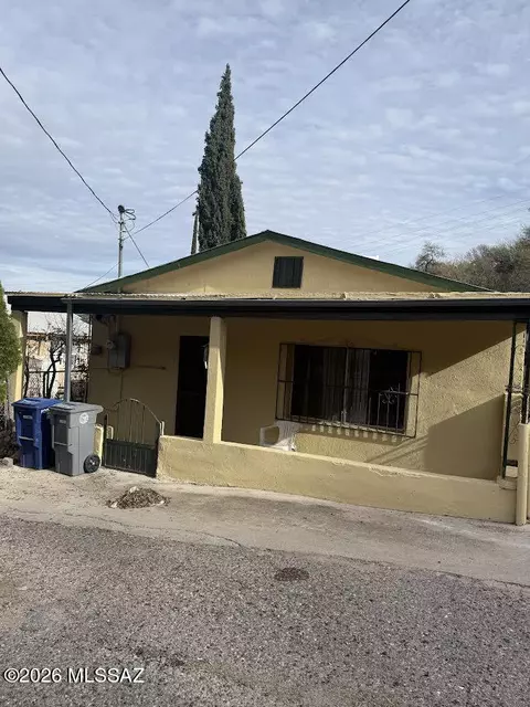 310 N Chama Ln, Nogales, AZ 85621