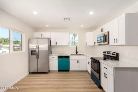 Kitchen - 3770 E 27th St, Tucson, AZ 85713 photo 1 of 3
