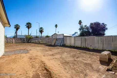 Exterior - 3770 E 27th St, Tucson, AZ 85713 photo 7 of 8